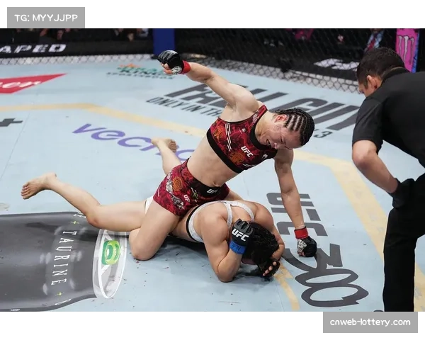 张伟丽结束卫冕战训练营，返回石家庄与启蒙教练相聚